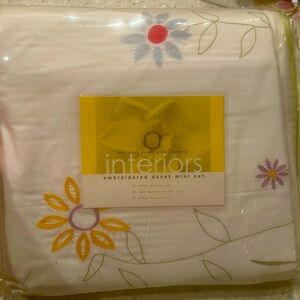 Full/Queen Duvet 86x86 and sham 20x26 set. White with embroidered flowers.